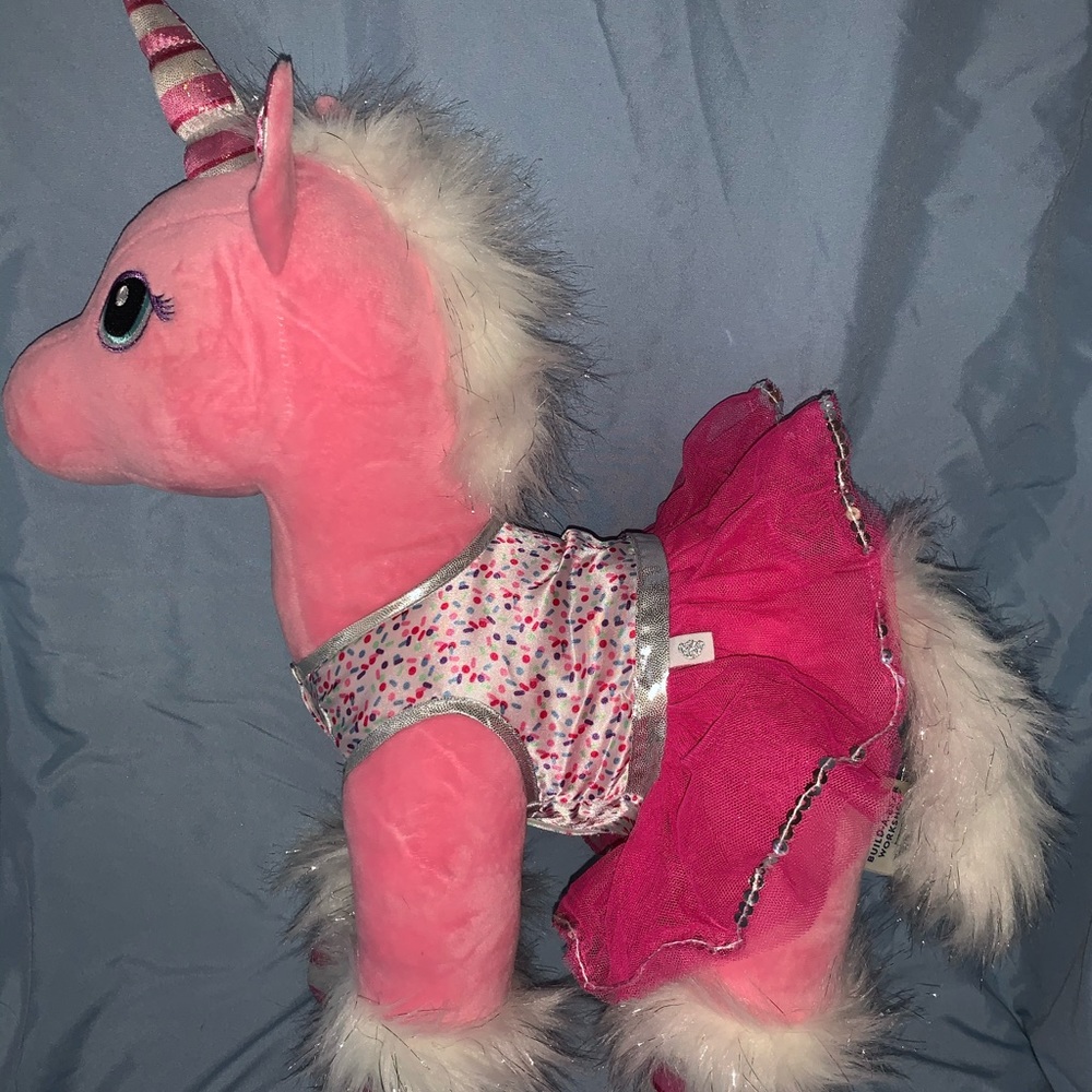 Builds a bear candy swirl unicorn plush w/ clothes